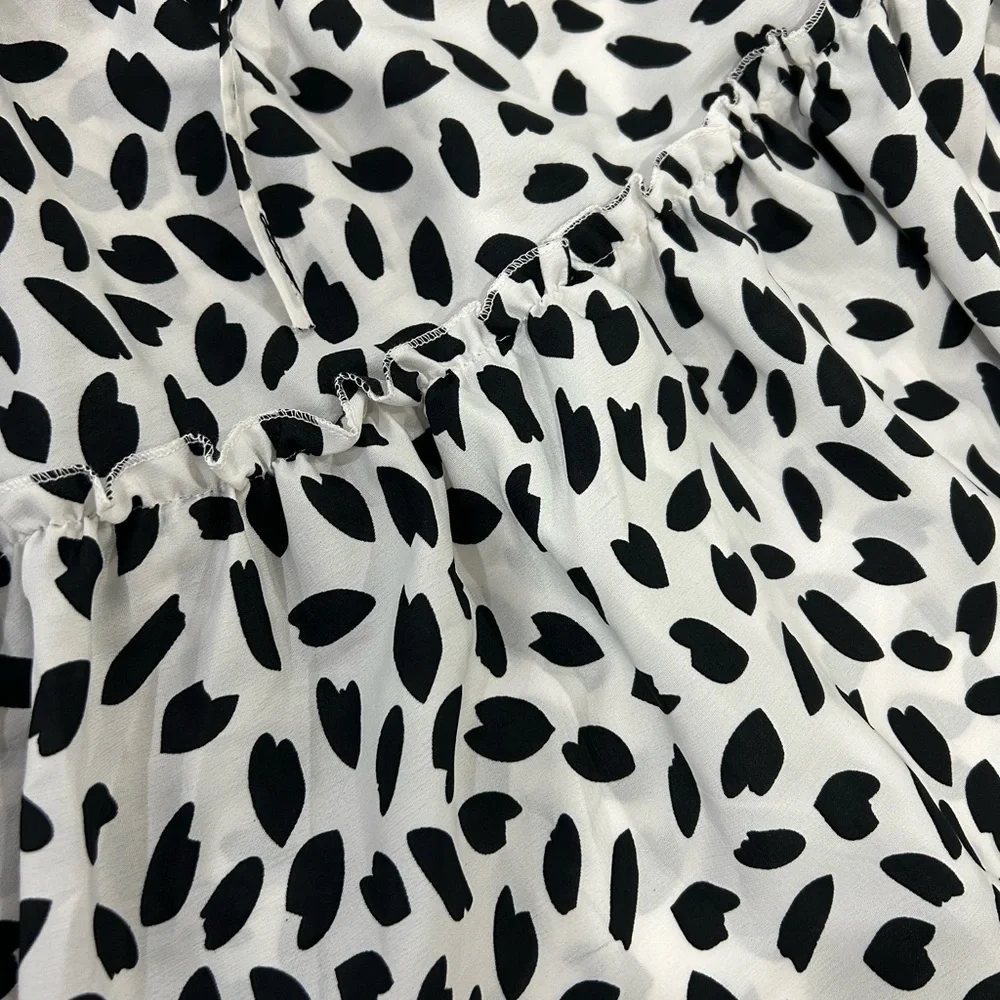 🔥PRICE🔥 ALELLY • White and Black 2 Tier Mini Skirt • M - Picture 7 of 8